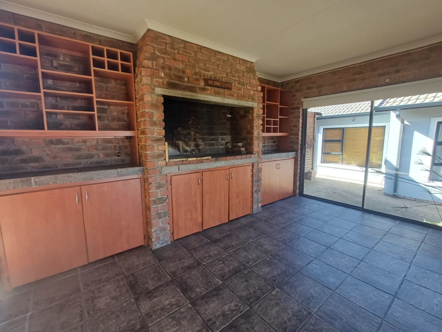 To Let 3 Bedroom Property for Rent in Dana Bay Western Cape